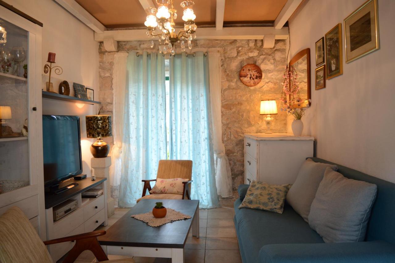 Visilo Stone House Villa Pucisca Buitenkant foto