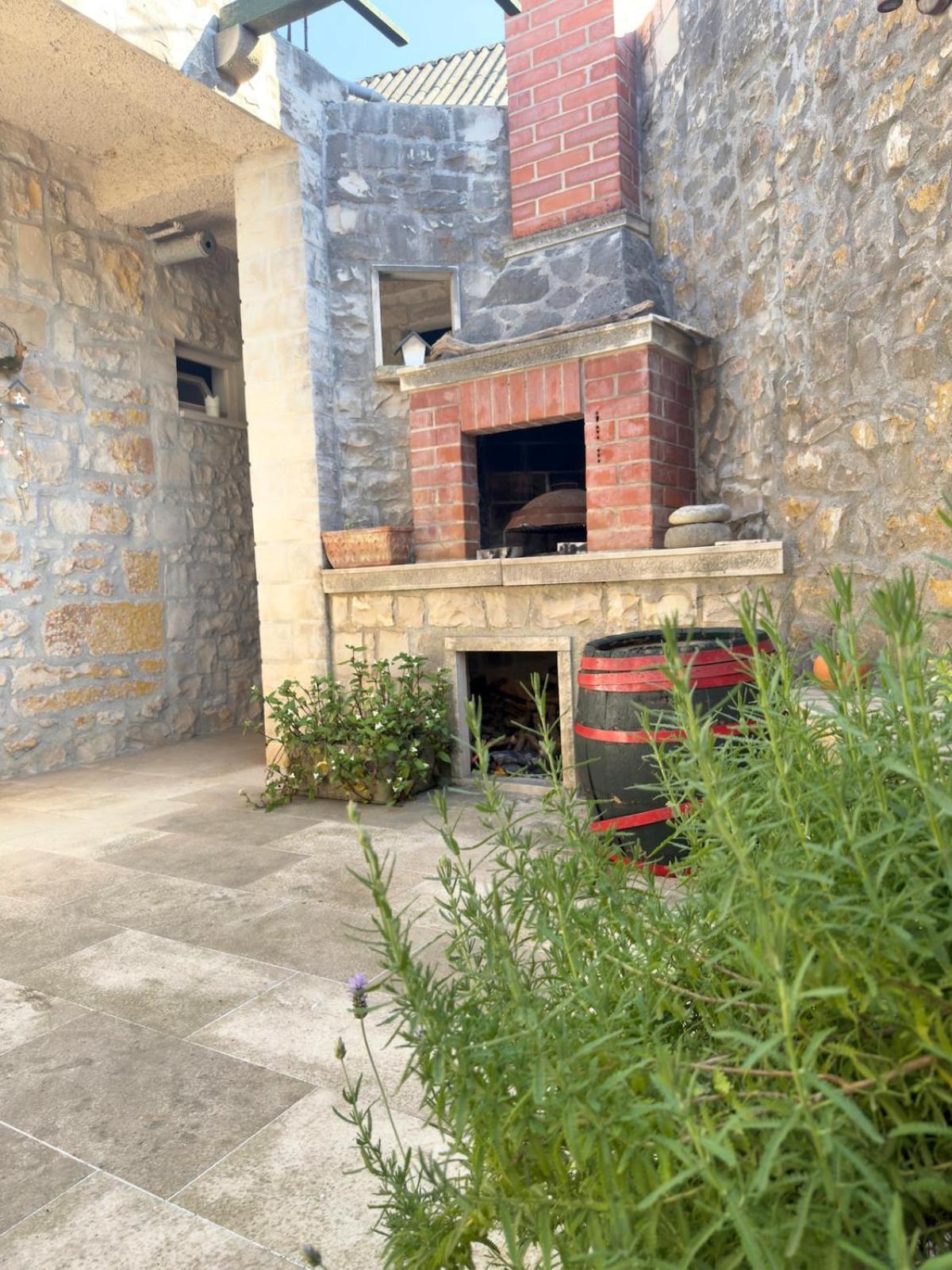 Visilo Stone House Villa Pucisca Buitenkant foto