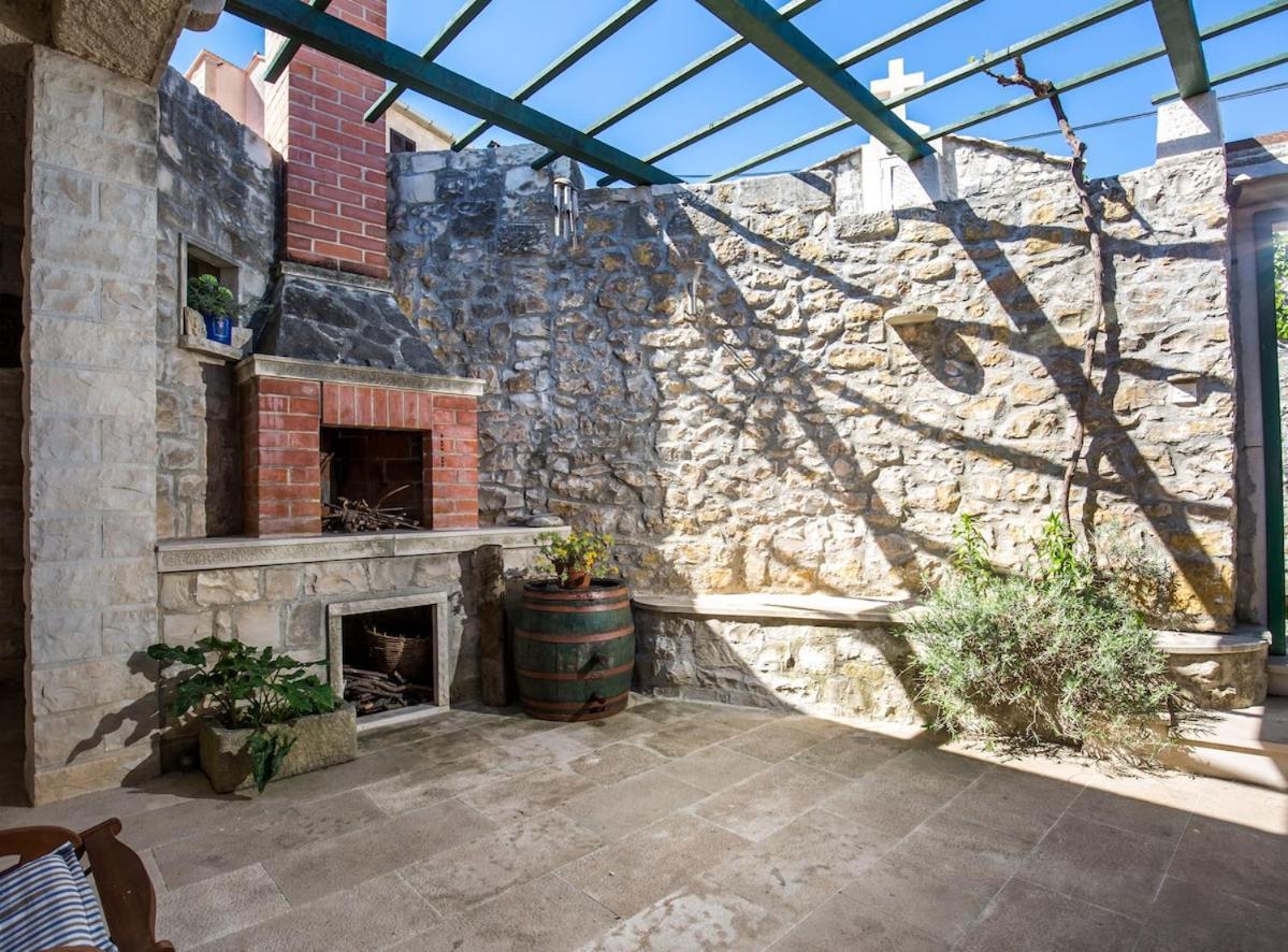 Visilo Stone House Villa Pucisca Buitenkant foto