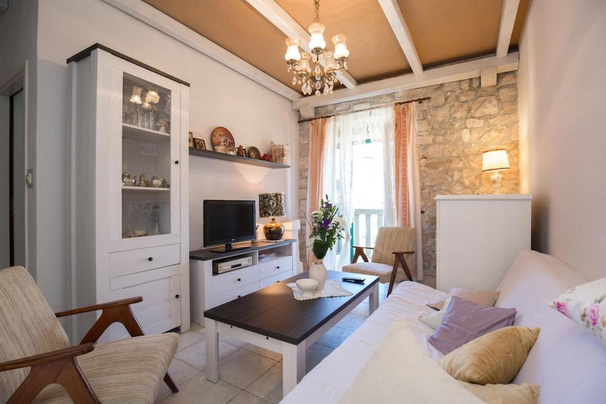 Visilo Stone House Villa Pucisca Buitenkant foto