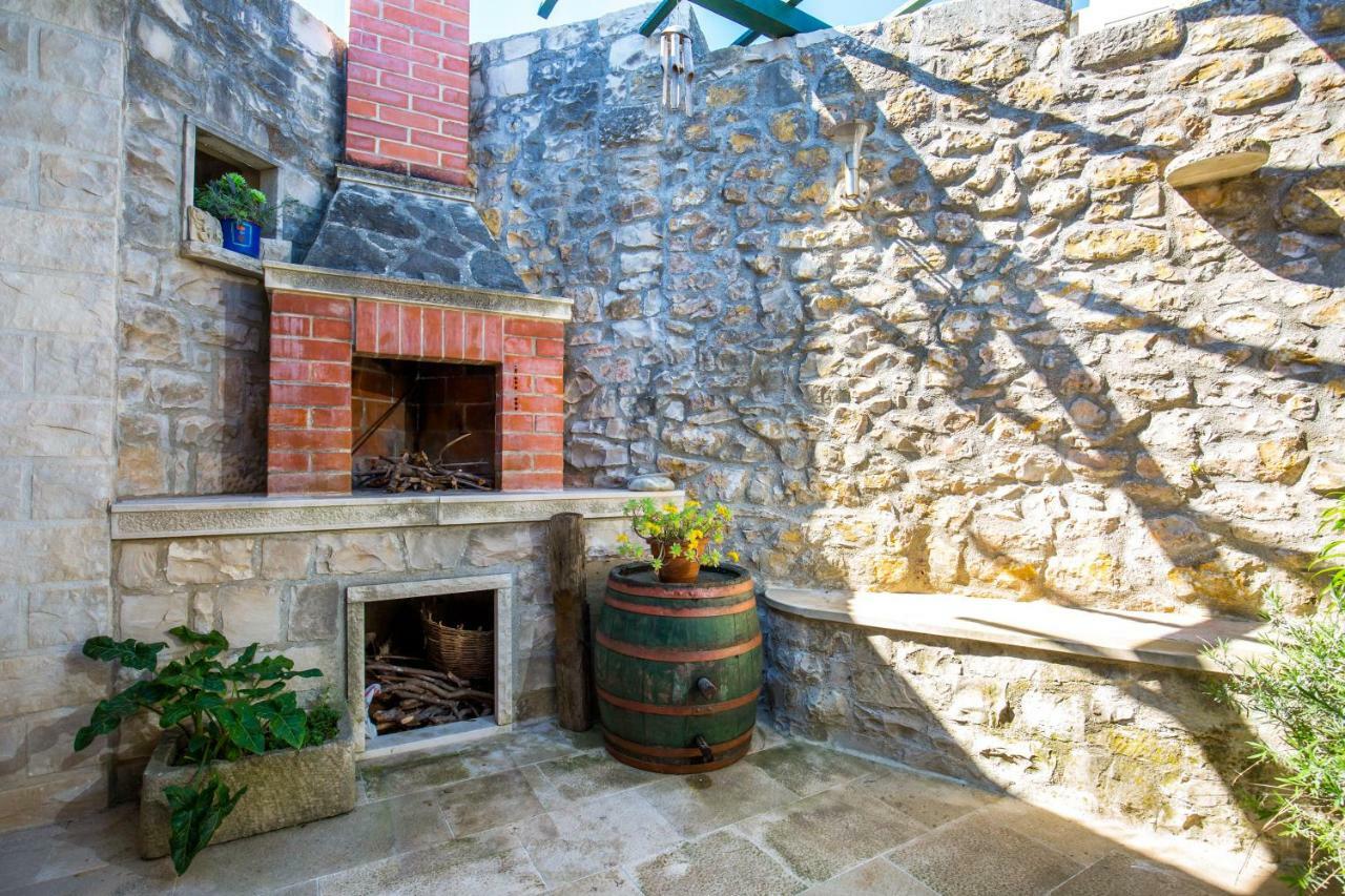 Visilo Stone House Villa Pucisca Buitenkant foto