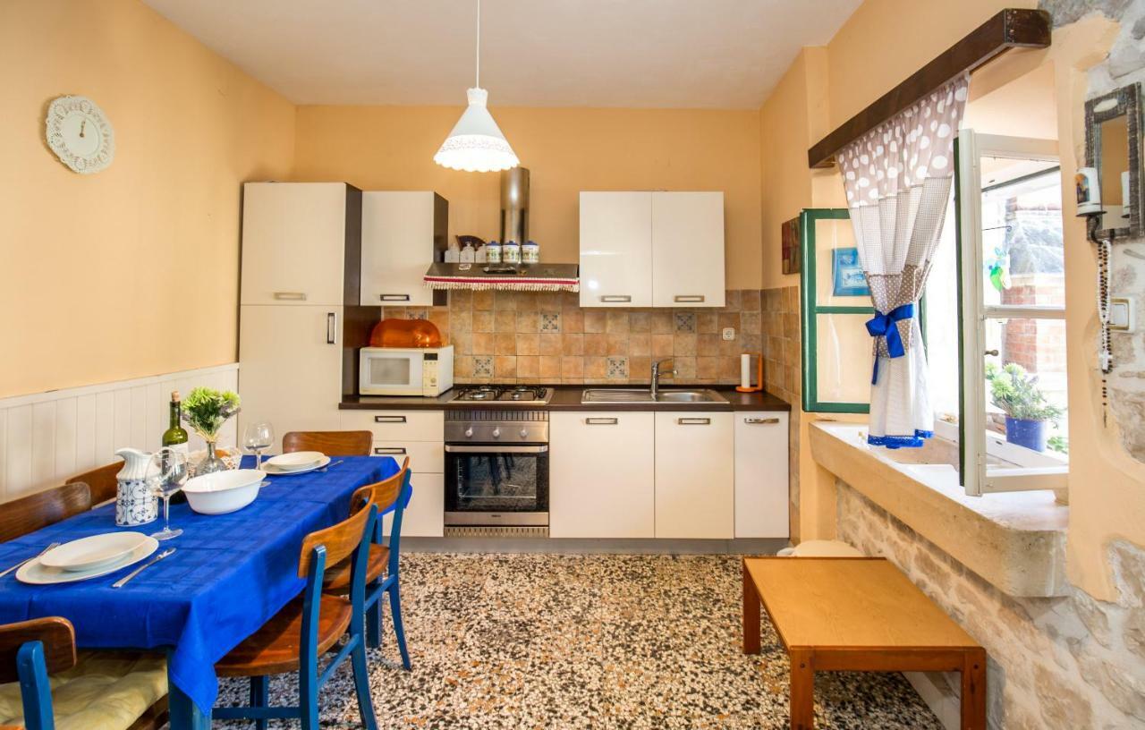 Visilo Stone House Villa Pucisca Buitenkant foto